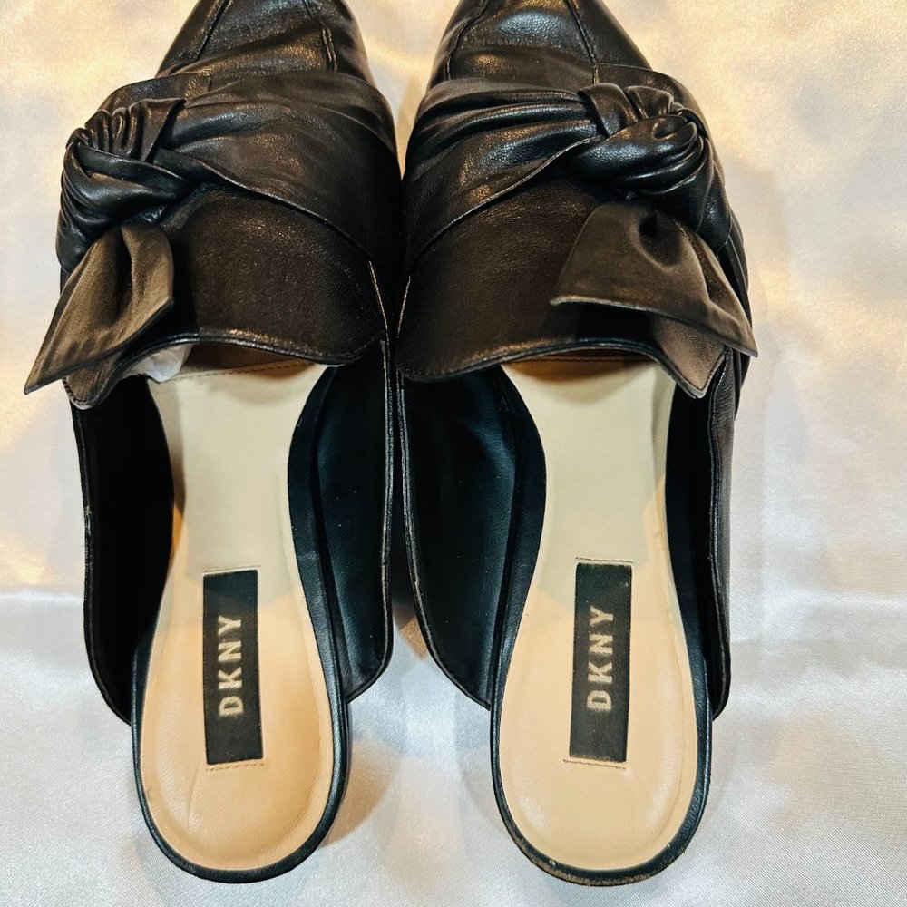 DKNY Black Leather Flat Mules with Top Knot, Size 8 - Picture 2 of 10